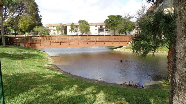 6085 N Sabal Palm Boulevard 204, Tamarac, FL 33319