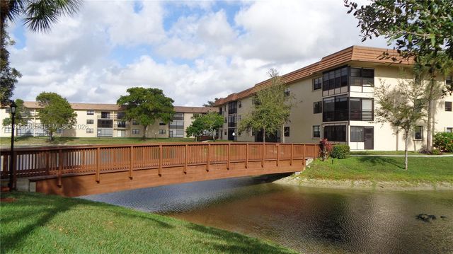 6085 N Sabal Palm Boulevard 204, Tamarac, FL 33319