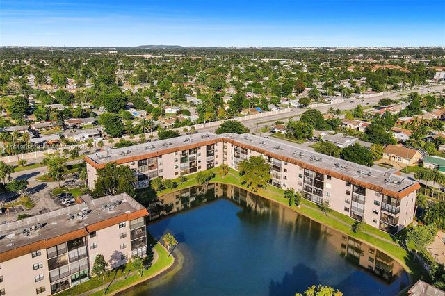 6085 N Sabal Palm Boulevard 204, Tamarac, FL 33319