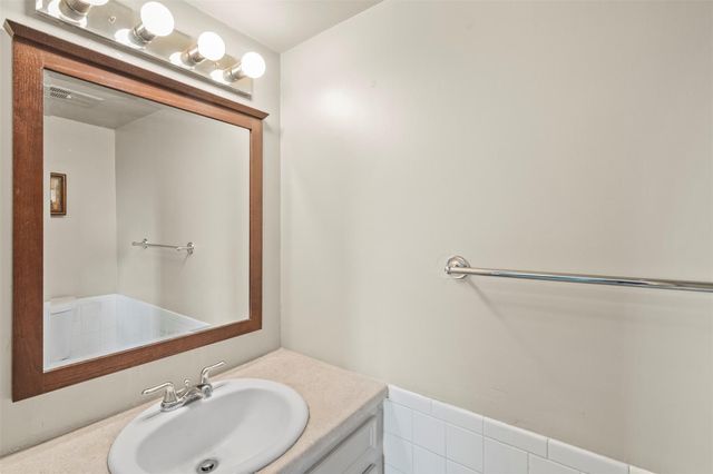 3216 Poe CV 4F, Lago Vista, TX 78645