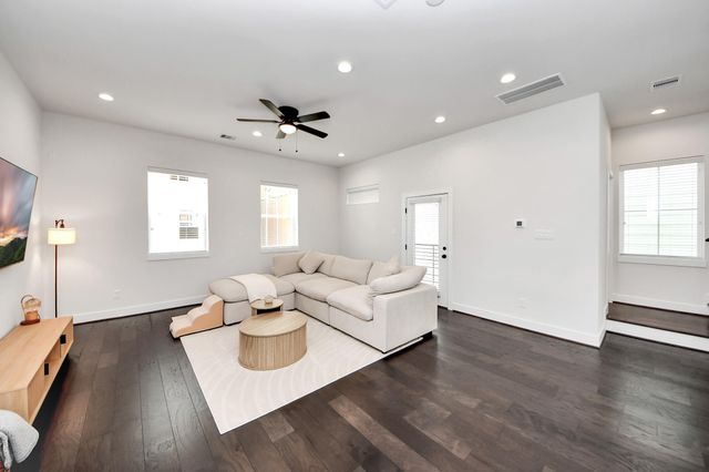 5502 Wheatley Street B, Houston, TX 77091