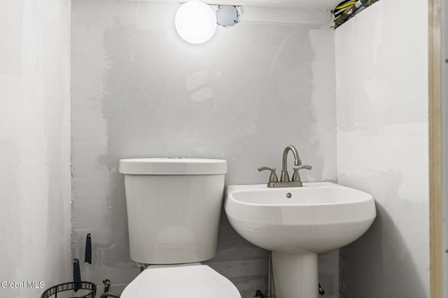 1468 Helderberg Avenue, Rotterdam, NY 12306