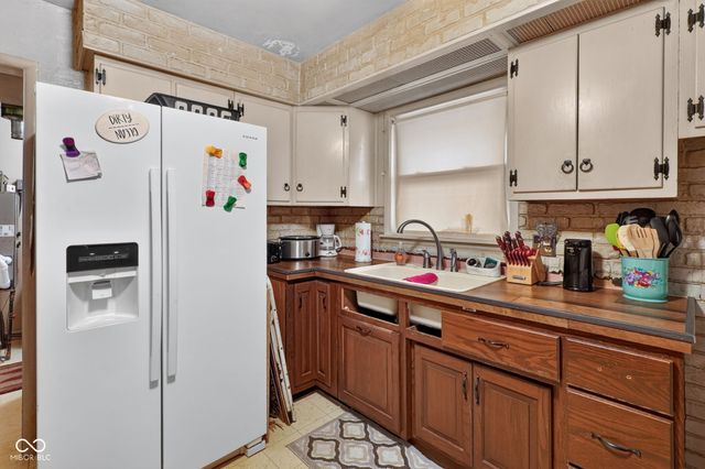 2607 E 8th Street, Anderson, IN 46012