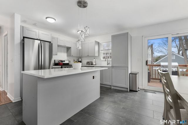 10 Maple Drive, Greenwich, CT 06870