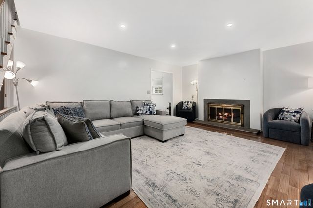 10 Maple Drive, Greenwich, CT 06870