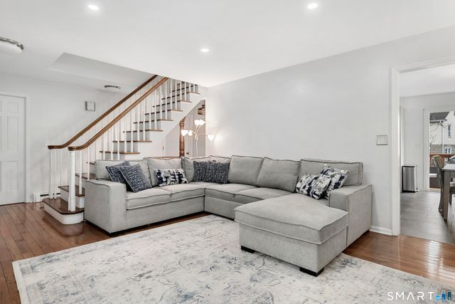 10 Maple Drive, Greenwich, CT 06870