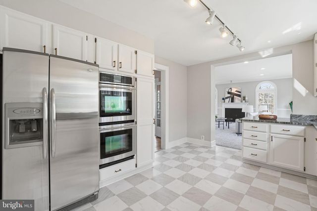 1805 ARMY NAVY DR, Arlington, VA 22202