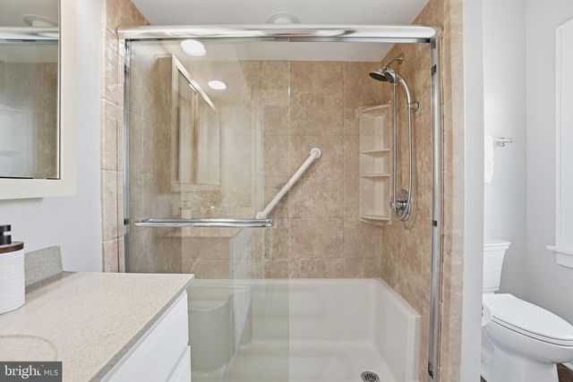 1805 ARMY NAVY DR, Arlington, VA 22202