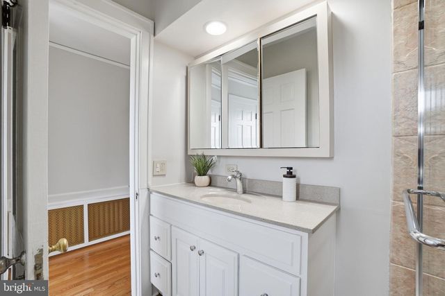 1805 ARMY NAVY DR, Arlington, VA 22202