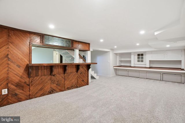 1805 ARMY NAVY DR, Arlington, VA 22202