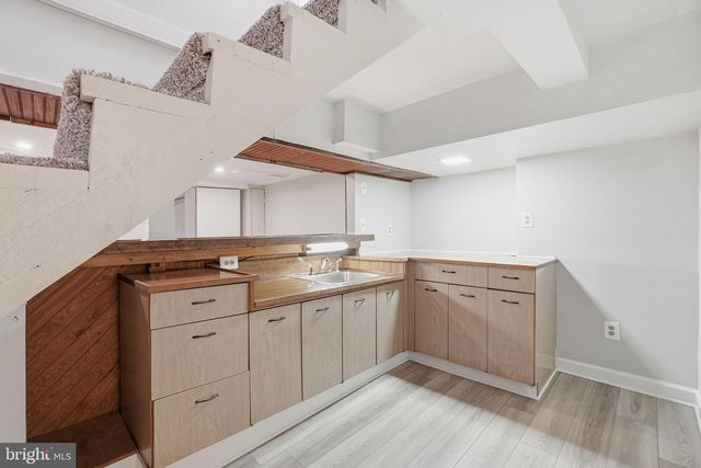 1805 ARMY NAVY DR, Arlington, VA 22202