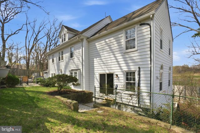 1805 ARMY NAVY DR, Arlington, VA 22202