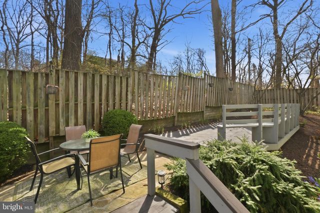 1805 ARMY NAVY DR, Arlington, VA 22202