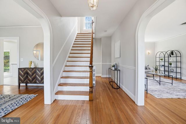 1805 ARMY NAVY DR, Arlington, VA 22202
