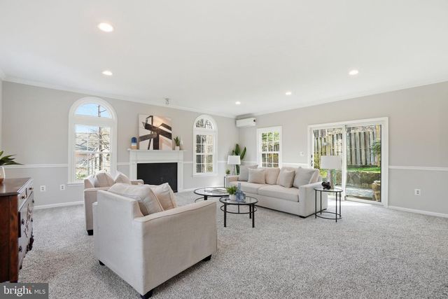 1805 ARMY NAVY DR, Arlington, VA 22202