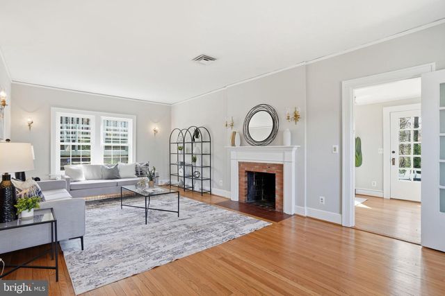 1805 ARMY NAVY DR, Arlington, VA 22202