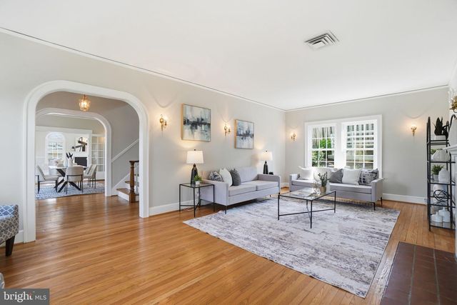 1805 ARMY NAVY DR, Arlington, VA 22202