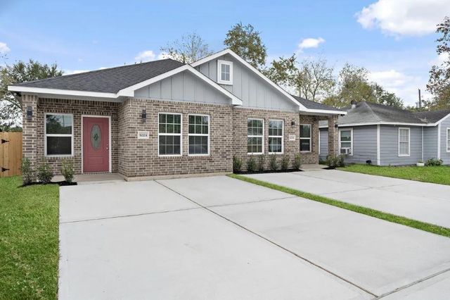 5222 Bataan Road, Houston, TX 77033