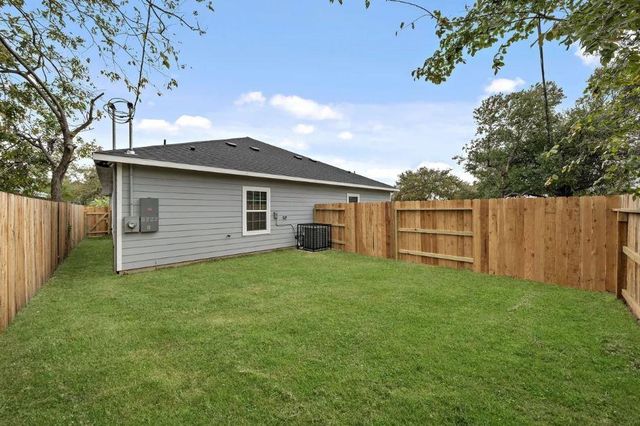 5222 Bataan Road, Houston, TX 77033