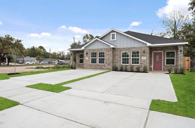 5222 Bataan Road, Houston, TX 77033