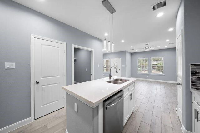 5222 Bataan Road, Houston, TX 77033