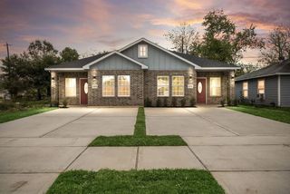 5222 Bataan Road, Houston, TX 77033