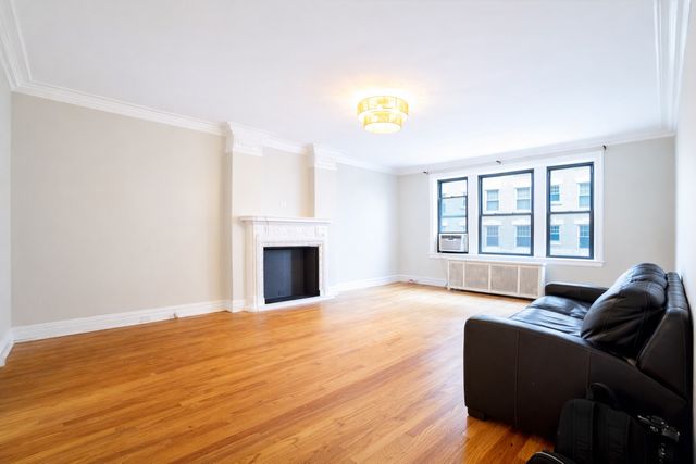 1765 E 55th Street E1, Chicago, IL 60615