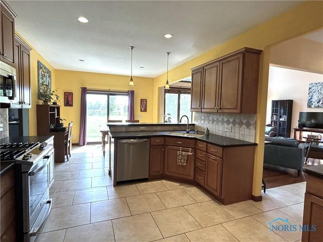 7939 N Woodbridge Road, Monclova, OH 43542