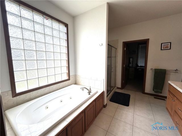 7939 N Woodbridge Road, Monclova, OH 43542