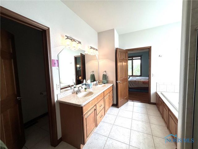 7939 N Woodbridge Road, Monclova, OH 43542