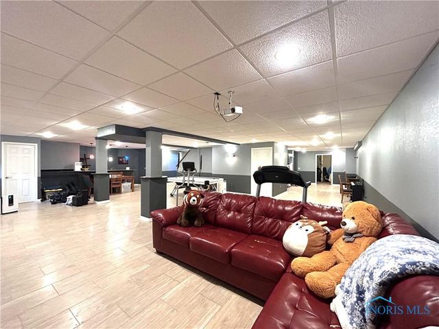 7939 N Woodbridge Road, Monclova, OH 43542