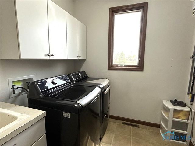 7939 N Woodbridge Road, Monclova, OH 43542