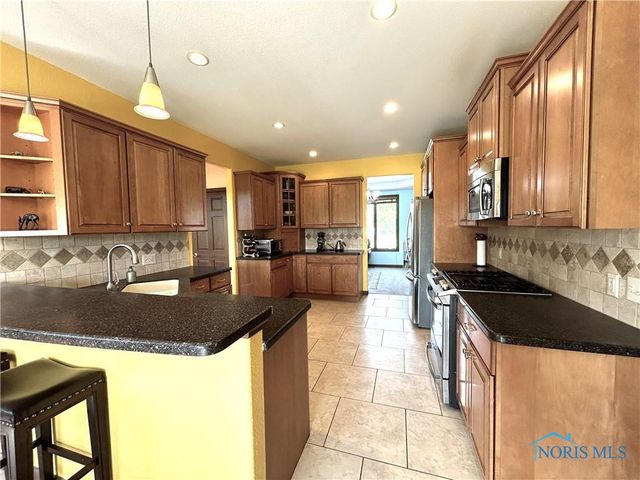 7939 N Woodbridge Road, Monclova, OH 43542