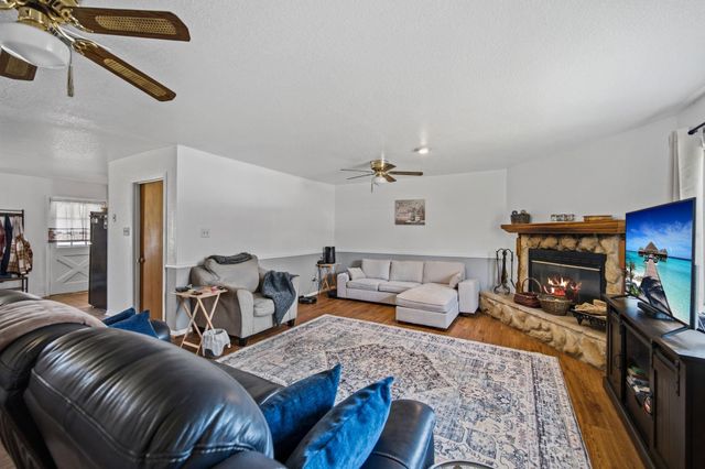 400 Dora Street, Cleveland, TX 77328