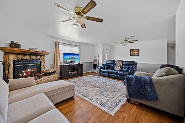 400 Dora Street, Cleveland, TX 77328