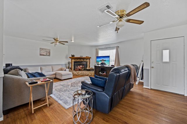 400 Dora Street, Cleveland, TX 77328