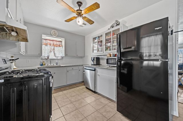 400 Dora Street, Cleveland, TX 77328