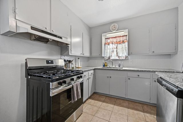 400 Dora Street, Cleveland, TX 77328