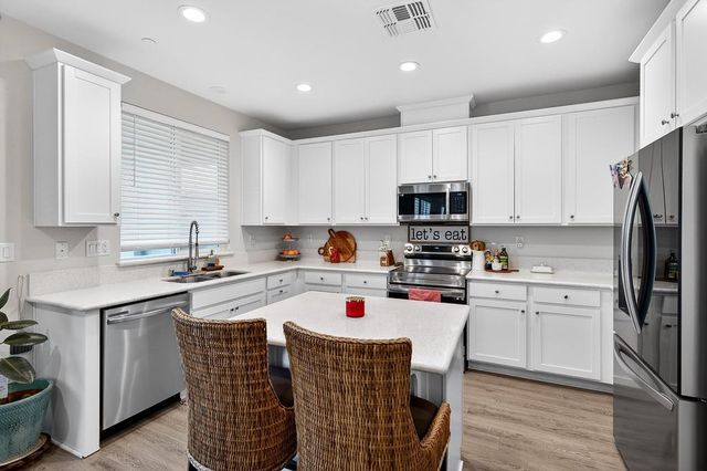 1397 Rio Grande Dr, Plumas Lake, CA 95961