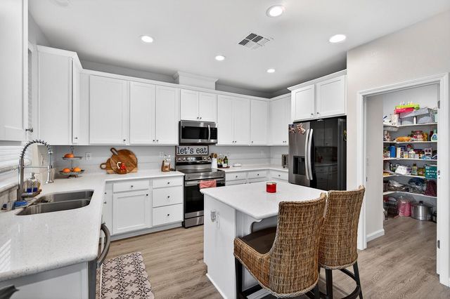 1397 Rio Grande Dr, Plumas Lake, CA 95961