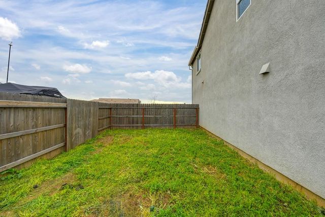 1397 Rio Grande Dr, Plumas Lake, CA 95961