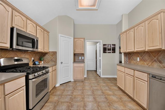 19618 Nara Vista Drive, Tomball, TX 77377