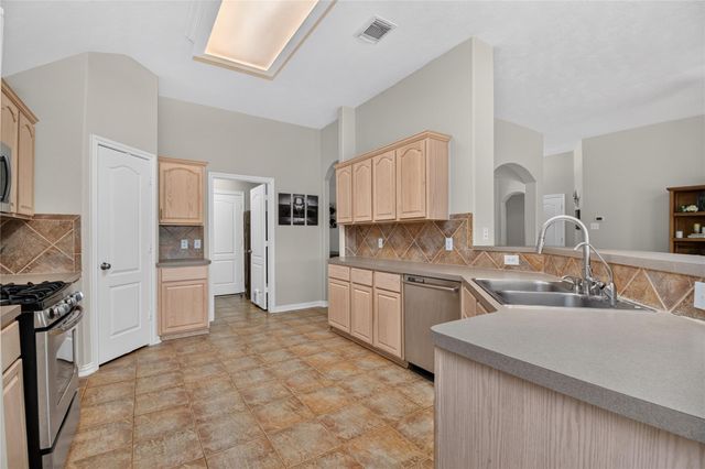 19618 Nara Vista Drive, Tomball, TX 77377