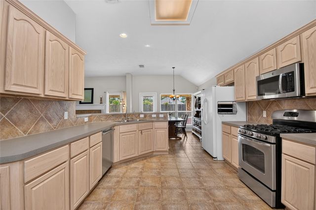 19618 Nara Vista Drive, Tomball, TX 77377