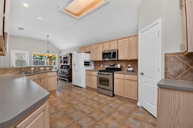 19618 Nara Vista Drive, Tomball, TX 77377