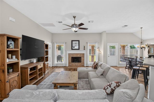 19618 Nara Vista Drive, Tomball, TX 77377