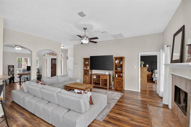 19618 Nara Vista Drive, Tomball, TX 77377