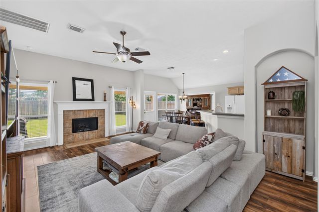 19618 Nara Vista Drive, Tomball, TX 77377