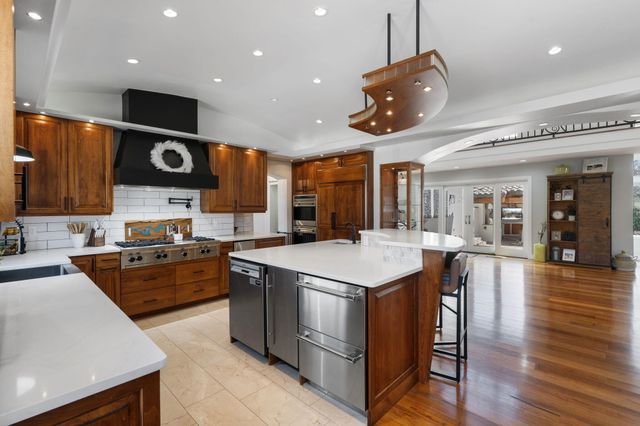 9915 Tanoan Drive NE, Albuquerque, NM 87111