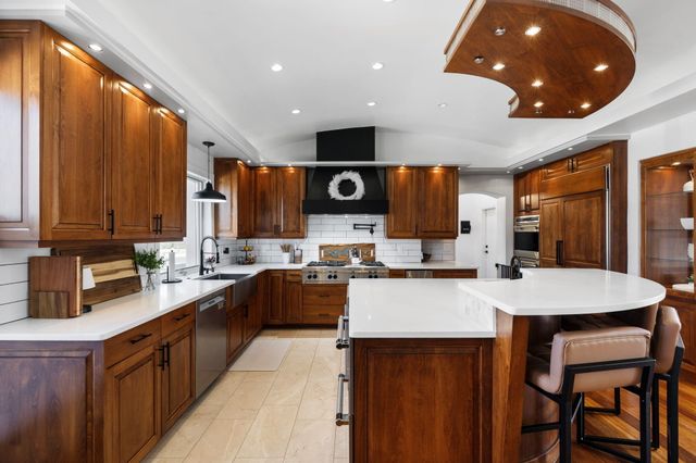 9915 Tanoan Drive NE, Albuquerque, NM 87111